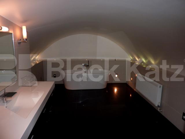 			REGENTS PARK, 2 Bedroom, 1 bath, 1 reception Flat			 Albany Street, REGENTS PARK